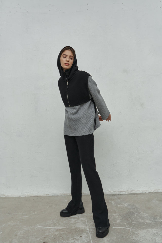 Knitted Slim-Fit Pants
Narrow-fit pants made of 100% cotton with elegant side slits. Perfect for creating stylish and comfortable everyday looks.
100% cotton
Made in Ukraine