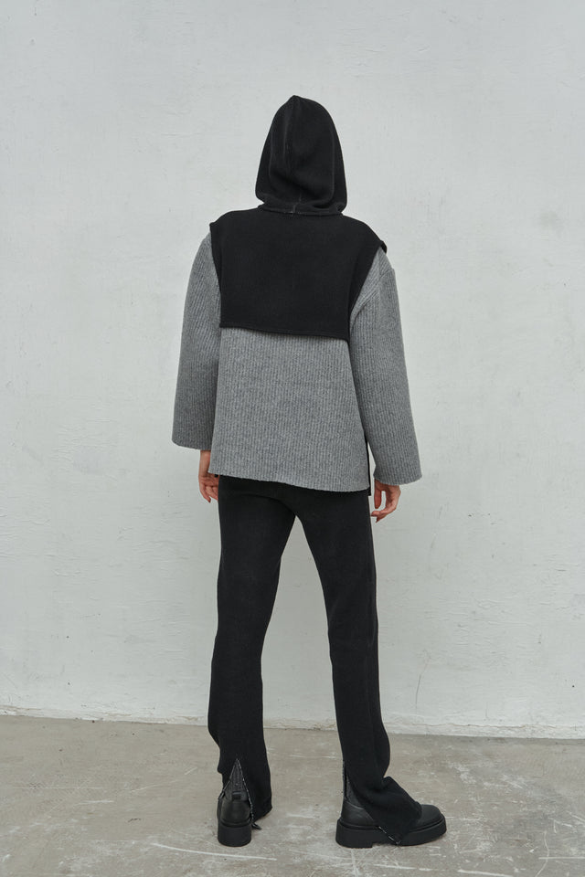 Knitted Slim-Fit Pants
Narrow-fit pants made of 100% cotton with elegant side slits. Perfect for creating stylish and comfortable everyday looks.
100% cotton
Made in Ukraine