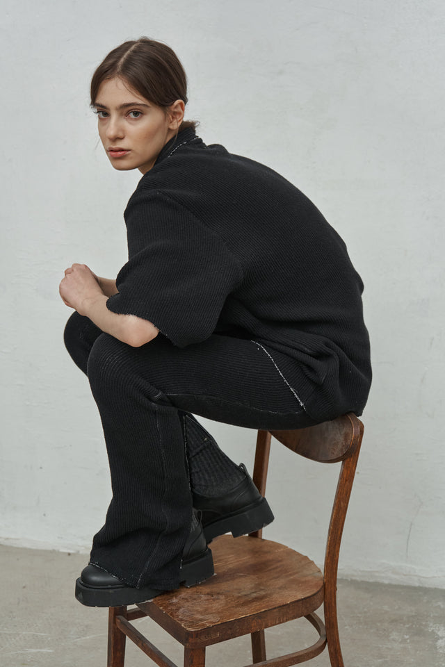 Knitted Slim-Fit Pants
Polo top
100% cotton
Made in Ukraine