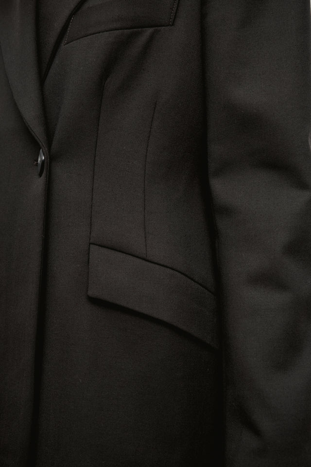 Black fitted jacket