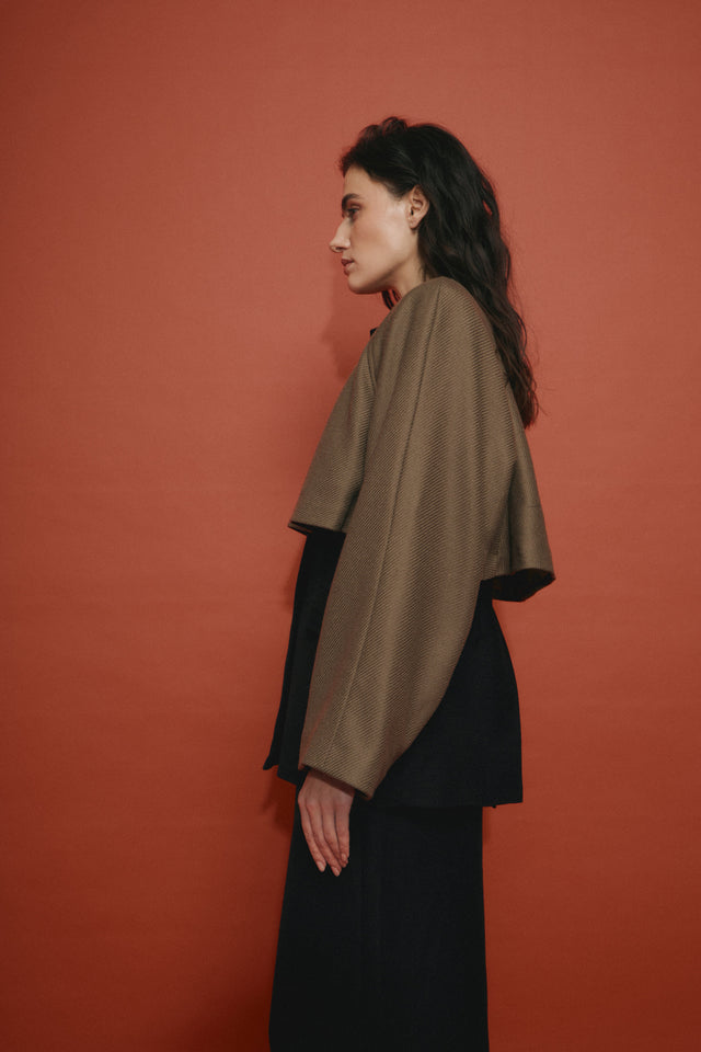 Woolen cape with magnets
Versatile scarf top
Eco-friendly wool cape
Sustainable fashion accessories
Adaptable clothing for disabilities
Luxury deadstock fabric
Stylish and functional cape
Comfortable magnetic clothing
Modern sustainable fashion
Multi-purpose woolen scarf
Inclusive clothing design
Ethical fashion pieces
Warm wool cape
Magnetic closure clothing
Sustainable wardrobe essential