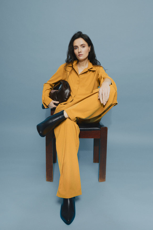 The woolen wrap wide trousers. Made of deadstock luxury fabrics
Easy to wear