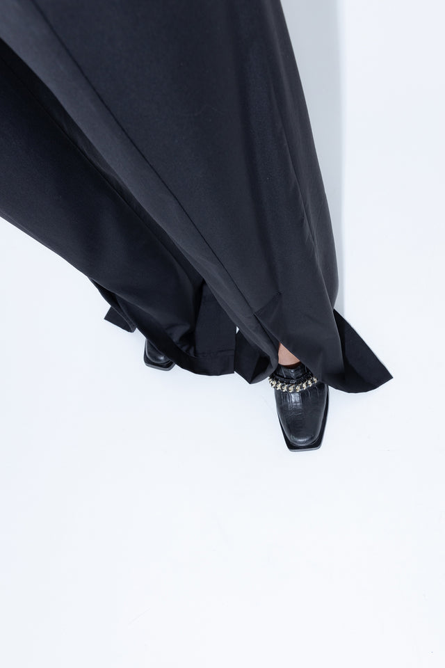 Wide trousers with splits