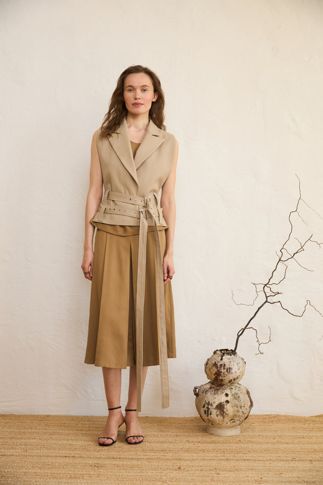 Tencel Midi Shorts are a sophisticated take on everyday comfort, blending effortless style with a sustainable edge