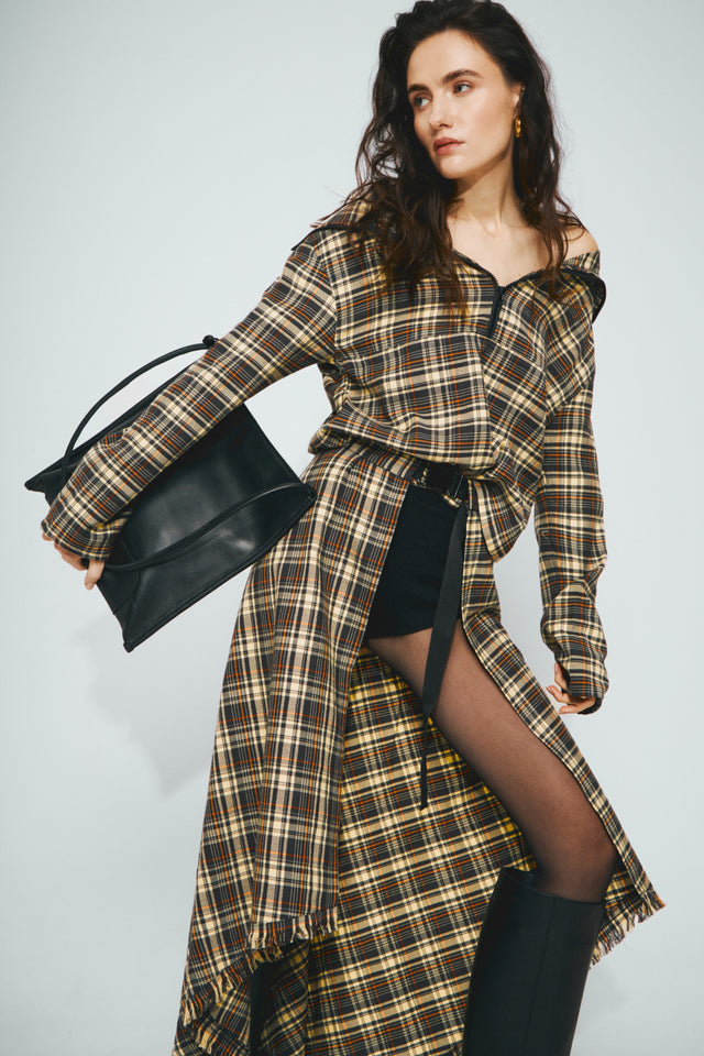 The woolen & cotton tartan maxi skirt has a belt. Made of deadstock luxury fabrics