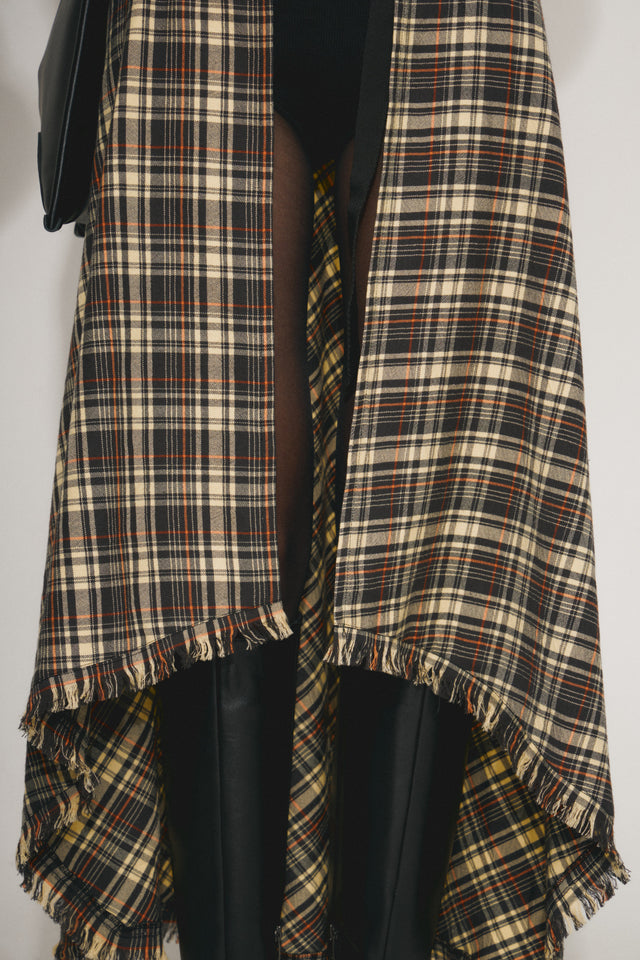 The woolen & cotton tartan maxi skirt has a belt. Made of deadstock luxury fabrics