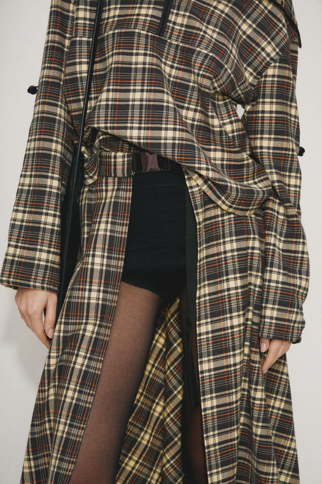 The woolen & cotton tartan maxi skirt has a belt. Made of deadstock luxury fabrics